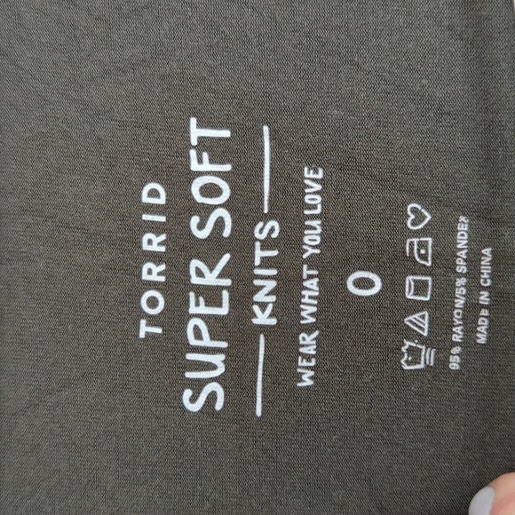 Torrid Super Soft Knits Wear What You Love Green Embroidered Women's Size 0 - Picture 4 of 8